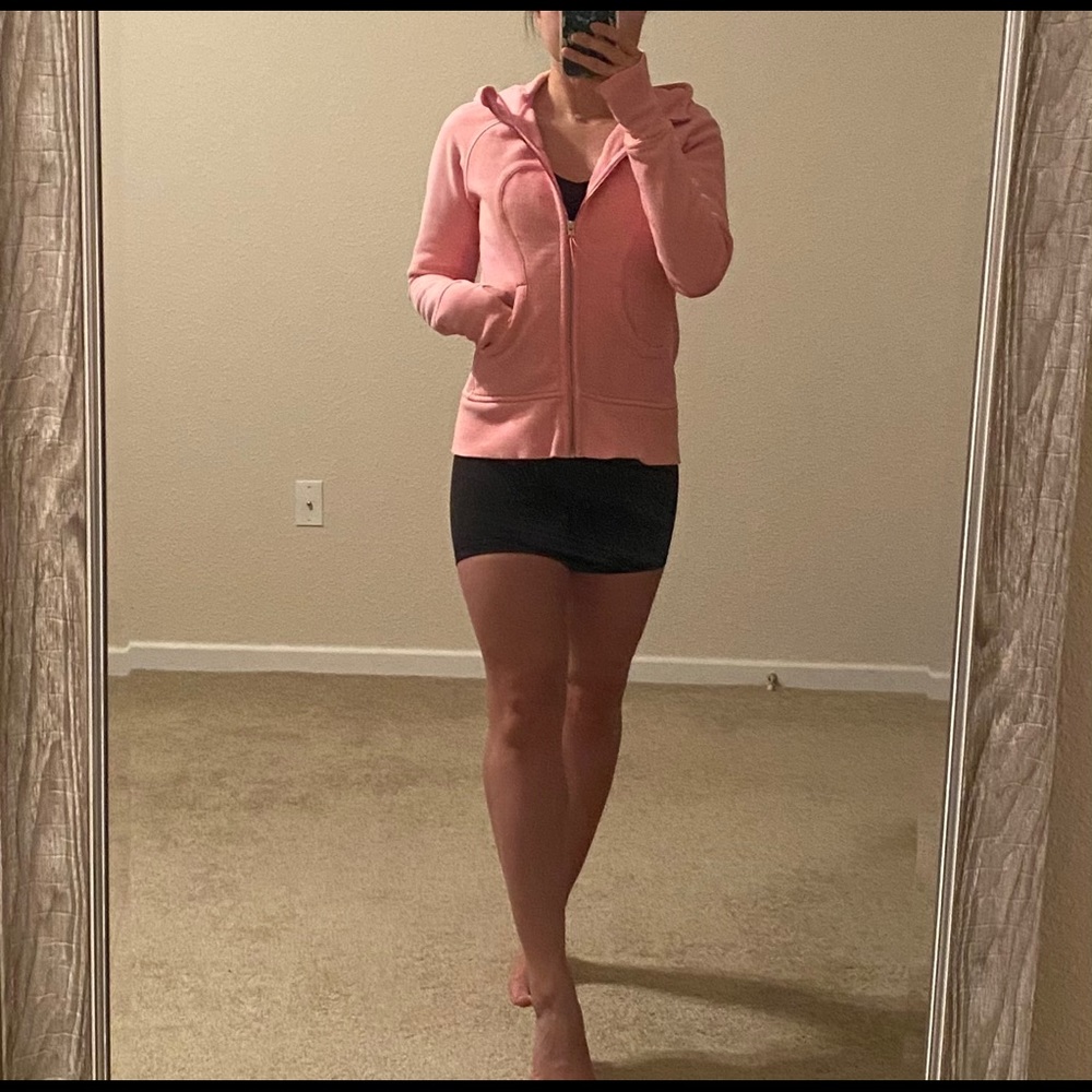 Lululemon Scuba Hoodie in a size 6